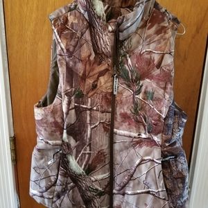 Mens Realtree Reversable Vest size Large
